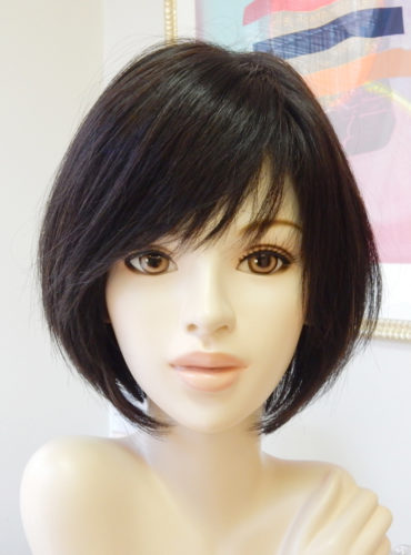 医療用ウィッグ　ダブルバングのグラデーションボブスタイル