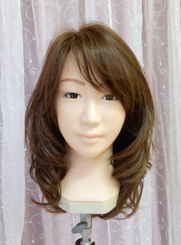 医療用ウィッグミックス毛のミディアムスタイル